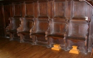 Décor de choeur : 2x5 stalles et lambris de demi-revêtement