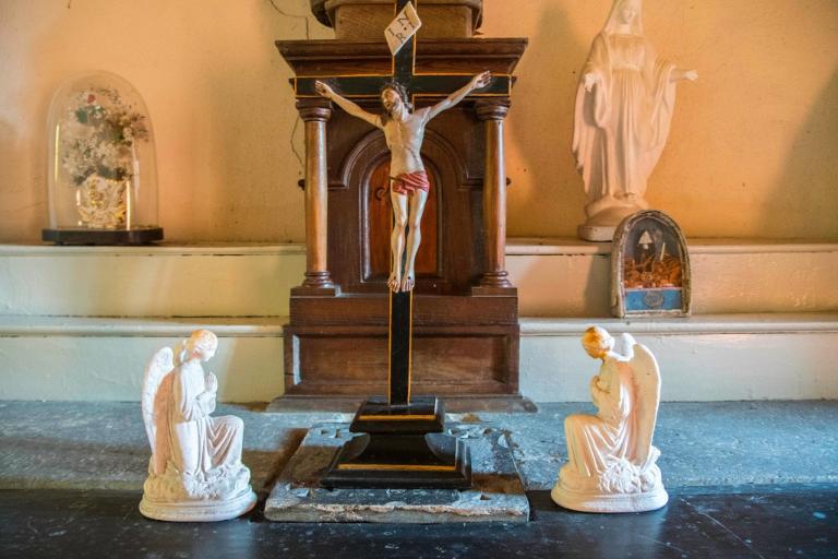 Croix d'autel, chapelle Saint-Nicodème, Saint-Joseph (Ploërmel)