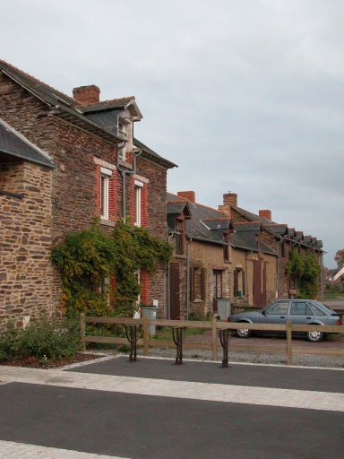 Maison, 11 place du Bourg (Le Verger)