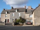 Maisons, place de l'Eglise (Plesder)