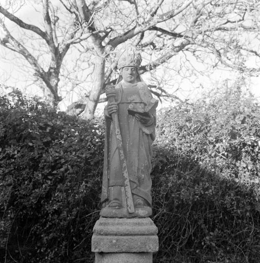 Statue (2), presbytère (Dinéault)