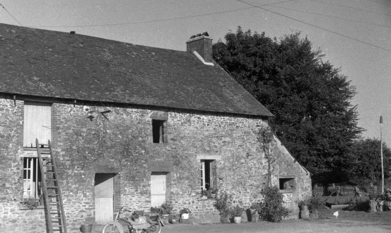 Ferme, la Grande Cour (La Couyère)