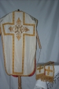 Ornement blanc 1 : chasuble, étole, manipule
