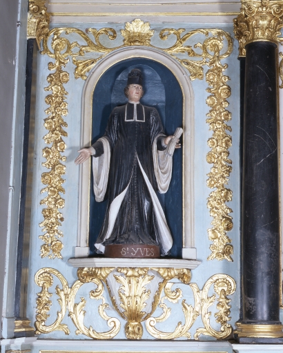 Statue de saint Yves