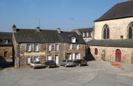 Alignement de maisons, place Saint-Judicaël (Paimpont)