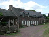 Alignement de maisons, la Folle Pensée (Paimpont)