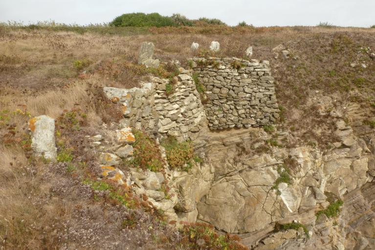 La récolte et le brûlage du goémon, outillage et infrastructures (Primelin)