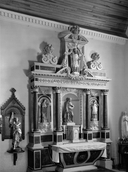 Autels (2, autel secondaire, autel tombeau), retables (2, retable architecturé), statues (8) : saint Pierre, saint Jouan, vierge à l'enfant, sainte Catherine, saint Jean, saint François Xavier, saint Joseph, saint Anastase, église paroissiale Saint-Jean-Baptiste (Lalleu)