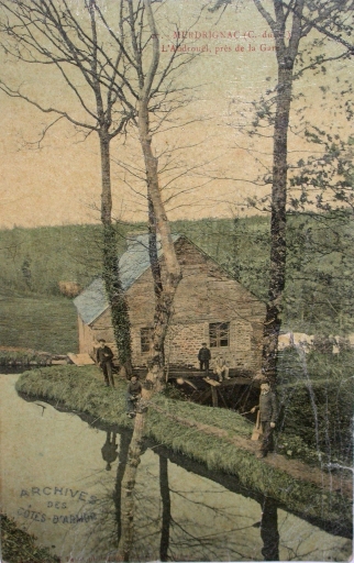 Moulin à farine d'Androuët, actuellement bureau, rue René Guitton, le Val de l'Androuët (Merdrignac)