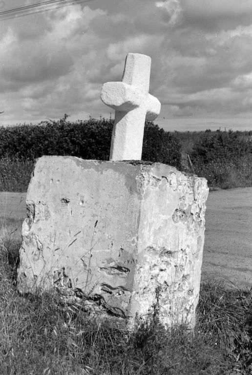 Croix de chemin dite Croas Ru ou Croix Rouge (Locmaria)