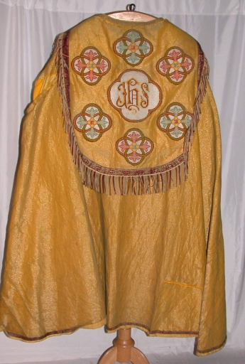 Chape dorée 3