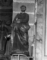Statue (d'applique, grandeur nature) : saint Pierre, église paroissiale Saint-Caradec (Saint-Caradec-Trégomel)