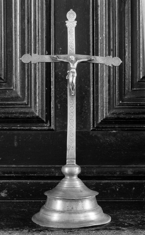 Croix d'autel (1), église paroissiale Notre-Dame (Bulat-Pestivien)