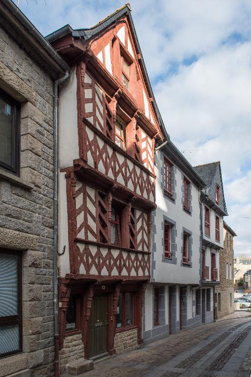 Deux maisons, 6, 8 rue Saint-Jean (Lamballe fusionnée en Lamballe-Armor en 2019)
