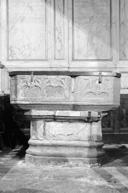Fonts baptismaux, église paroissiale Saint-Martin (Javené)