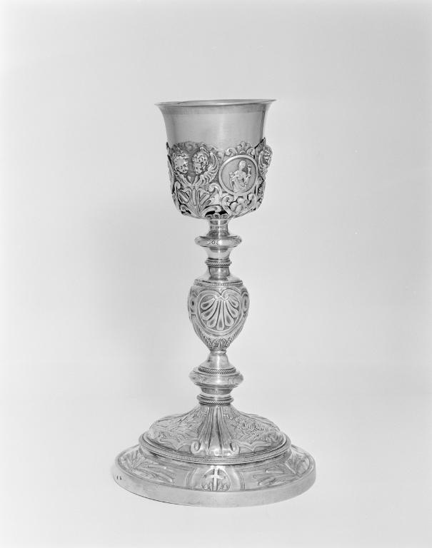 Calice, patène (2), prieuré Notre-Dame, église paroissiale, mairie (Île-d'Arz)