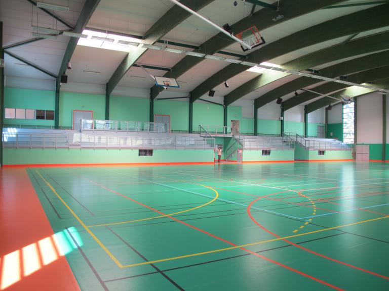 Complexe sportif, place du chanoine Delalande (Etrelles)