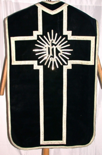 Ornement noir 2 : chasuble