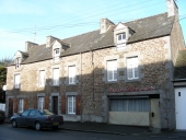 Alignement de maisons, 11 rue du Relais de poste, le Vieux Bourg (Miniac-Morvan)