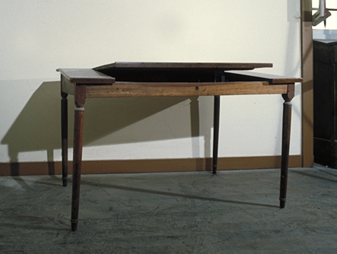 Table à écrire (Maure-de-Bretagne fusionnée en Val d'Anast en 2017)