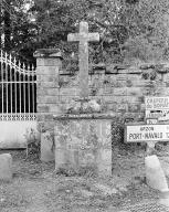 Croix de chemin, rue de Kerthomas ; rue de la Madeleine (Sarzeau)