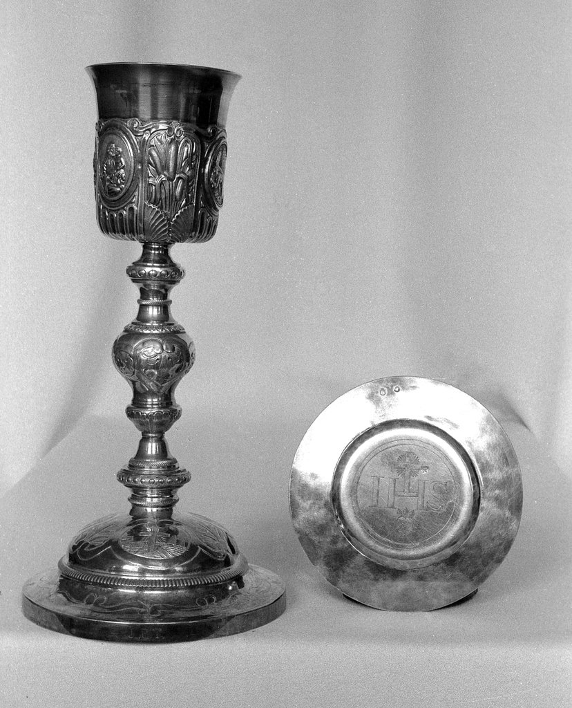 Calice, patène (2), église paroissiale Saint-Pierre (Ploërdut)