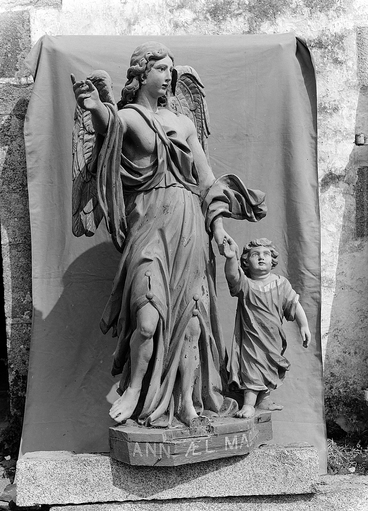 Groupe sculpté : Tobie et l'ange Raphaël, église paroissiale Saint-Jérôme (Cast)