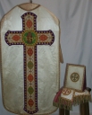 Ornement blanc 2 : chasuble, bourse de corporal, étole, manipule