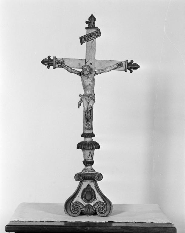 Croix d'autel : Christ en croix, chapelle Notre-Dame-du-Bon-Voyage (Séné)