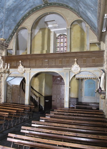 Tribune et garde-corps