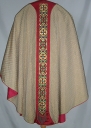 Ornement doré 2 : chasuble, voile du calice, manipule, bourse du corporal