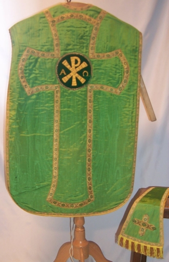 Ornement vert : chasuble, étole