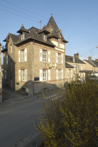 Les bâtiments publics sur la commune de Saint-Brice-en-Coglès (fusionnée en Maen Roch en 2017))