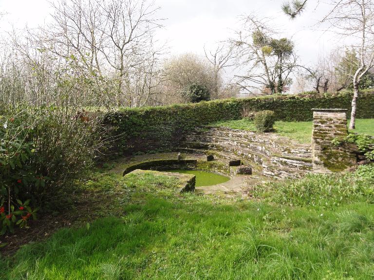Fontaine et lavoir de l'ancien presbytère, 6 place de la Motte (Saint-Martin-sur-Oust)