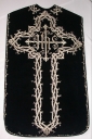 Ornement noir 1 : chasuble, bourse de corporal, étole, manipule, voile de calice