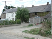 Alignement de maisons, Étival (Bains-sur-Oust)
