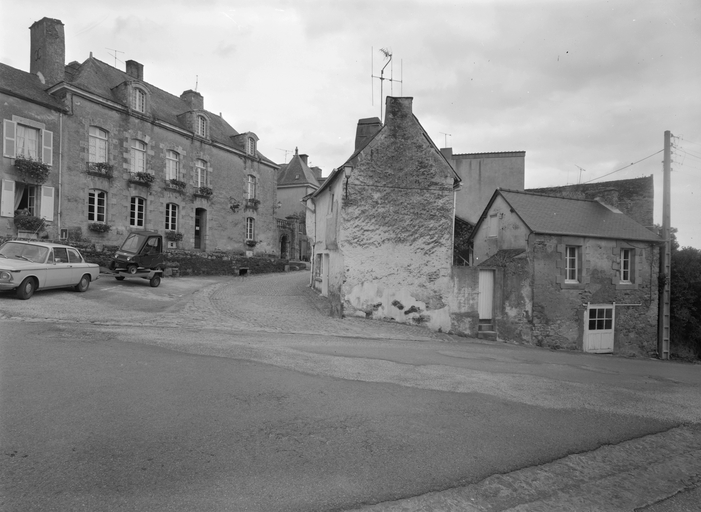 Maison, actuellement la poste,  14 rue Notre-Dame-de-la-Tronchaye (Rochefort-en-Terre)