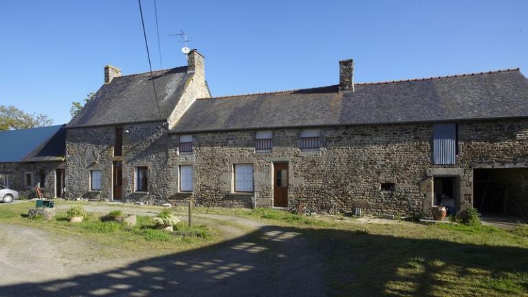 Alignement de maisons, la Chouannière (Marcillé-Raoul)