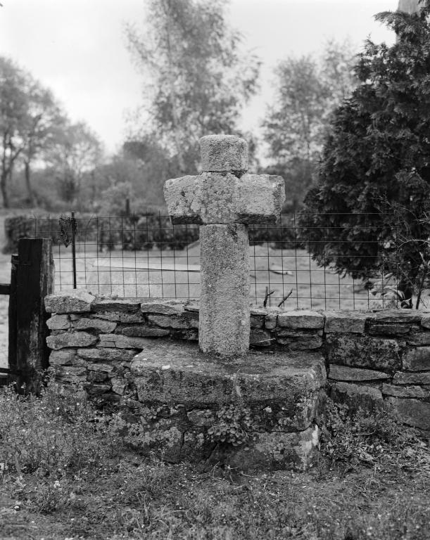 Croix de chemin dite Croez Lann Cleis, puis croix de l'Ane, la Croix de la Lande (Theix fusionnée en Theix-Noyalo en 2016)