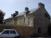 Maison, 2 place du Calvaire (La Richardais)