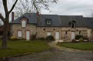 Alignement de trois maisons, la Désertière (Availles-sur-Seiche)