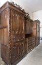 Meubles de sacristie : chasublier, armoires
