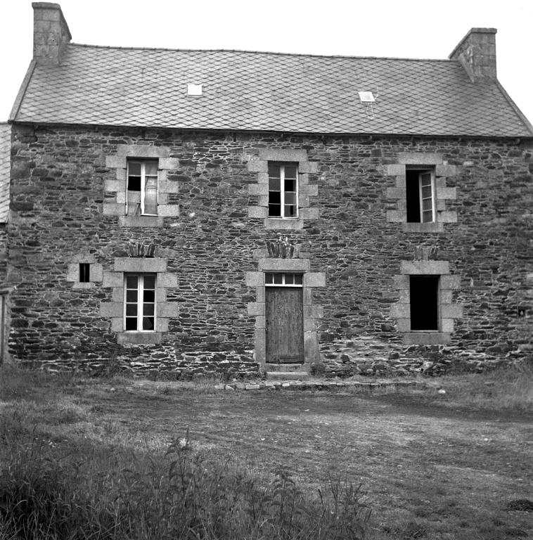 Les maisons, logis, fermes et dépendances des communes de Tréguier et de Minihy-Tréguier