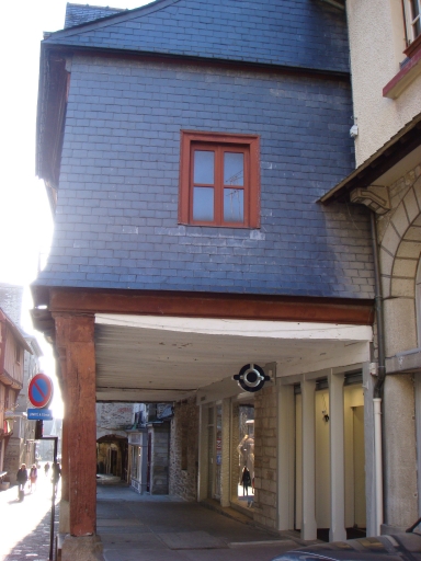 Maison à porche, 6 rue Poterie (Vitré)