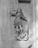 Statue, groupe sculpté (statuette, en pendant) : saint Michel terrassant le dragon, l'ange gardien, chapelle de la Trinité (Plozévet)