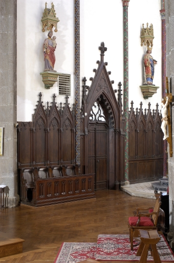 Lambris de demi-revêtement ; stalles