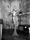 Croix (d'applique, petite nature) : Christ en croix, église Paroissiale Saint Hernin (Locarn)