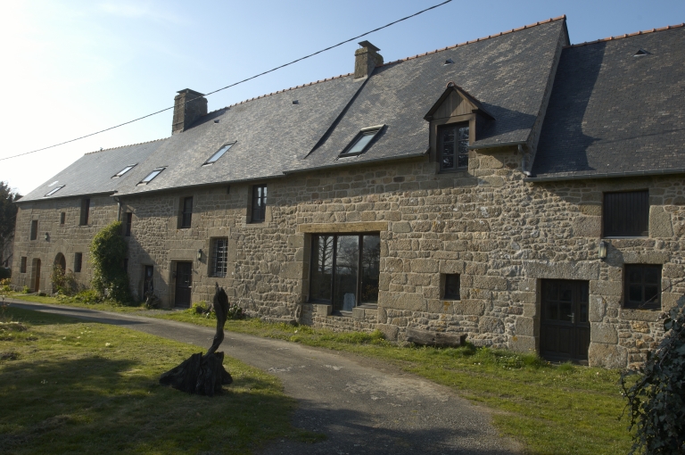 Alignement de maisons, la Saigeais (Saint-Hilaire-des-Landes)