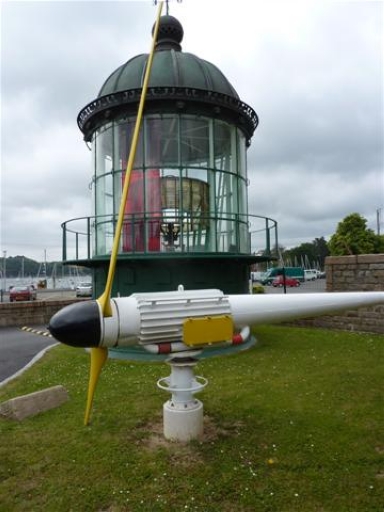 Etablissement des Phares et Balises au Port de Lézardrieux