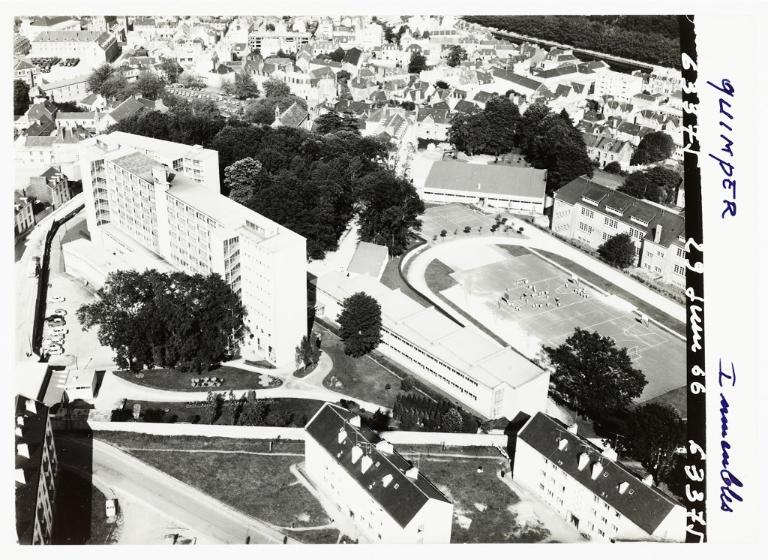 Les bâtiments de l'internat de 1958, du Lycée Auguste Brizeux, 6 rue Bourg-les-Bourgs (Quimper)